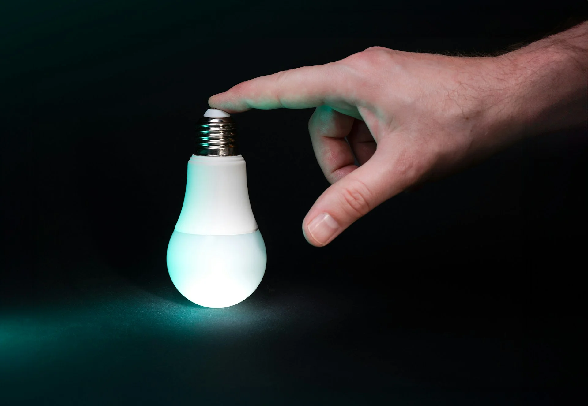 Philips Hue vs Govee 2026: Which Smart Bulbs Are Actually Worth It?