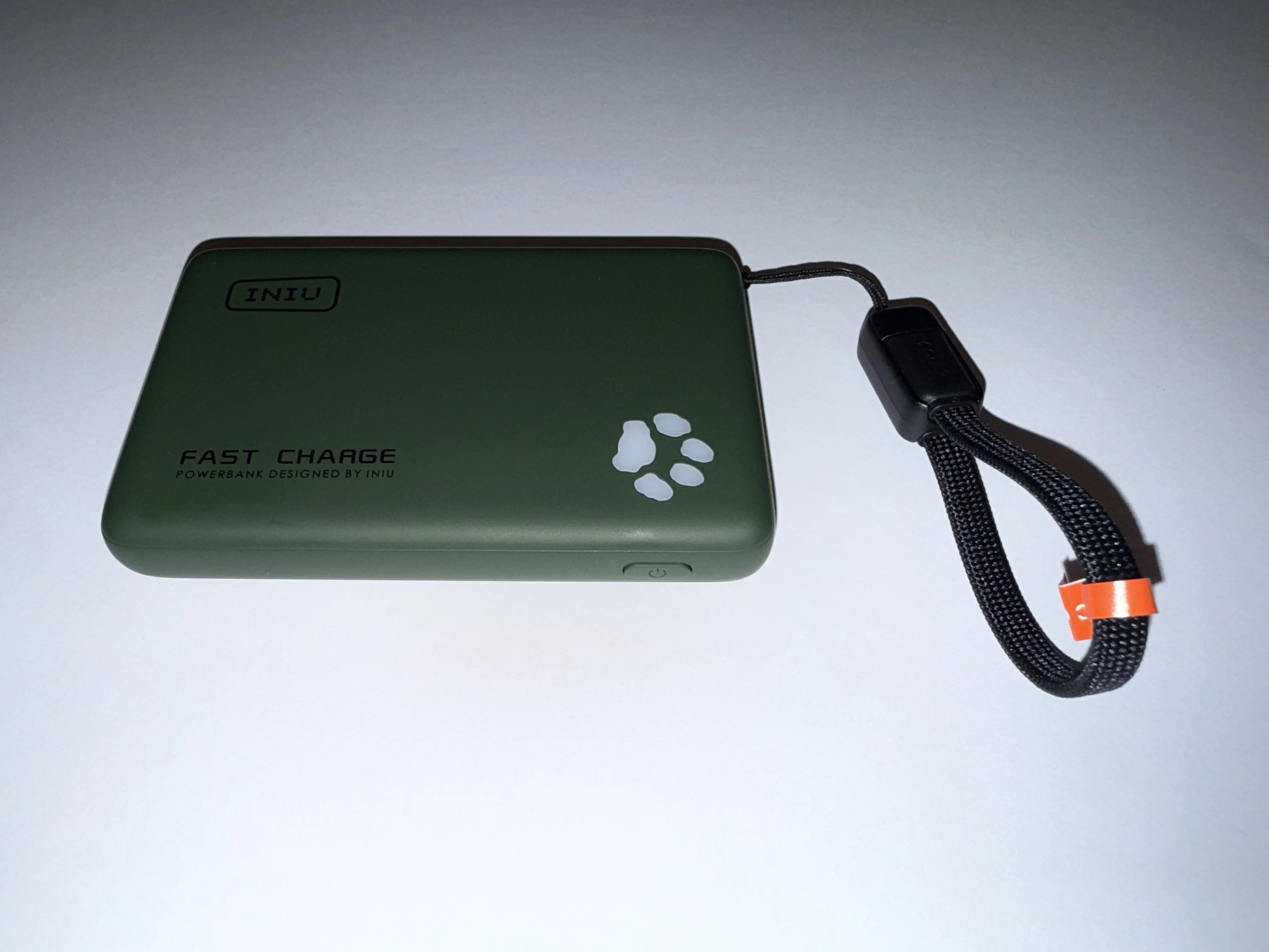 Who Needs a Digital Battery Indicator When You Have a Paw Print? (INIU Pawsible P41 Review)